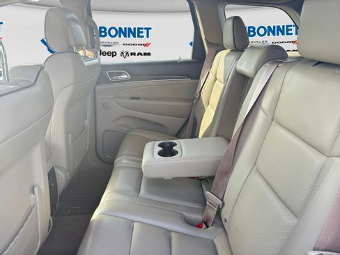Used 2017 Jeep Grand Cherokee Overland AWD/4WD image 29