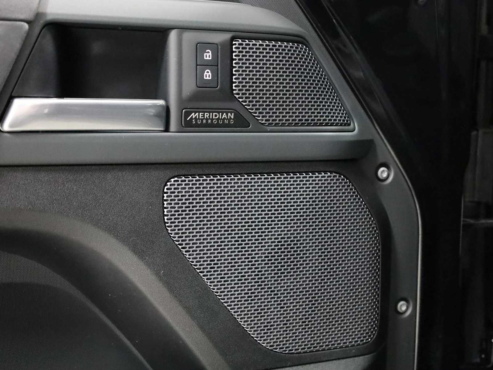 Used 2023 Land Rover Defender 90 X-Dynamic SE AWD/4WD image 17