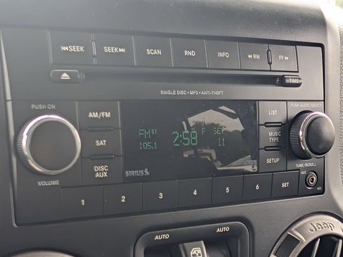 Used 2012 Jeep Wrangler Unlimited Sport AWD/4WD image 15