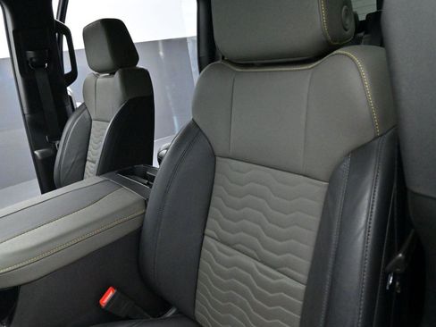 Used 2025 Chevrolet Silverado 1500 ZR2 w/ Technology Package image 15