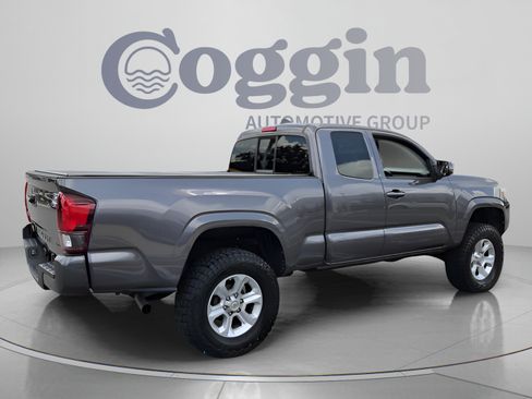 Used 2022 Toyota Tacoma SR w/ SR Convenience Package AWD/4WD image 5