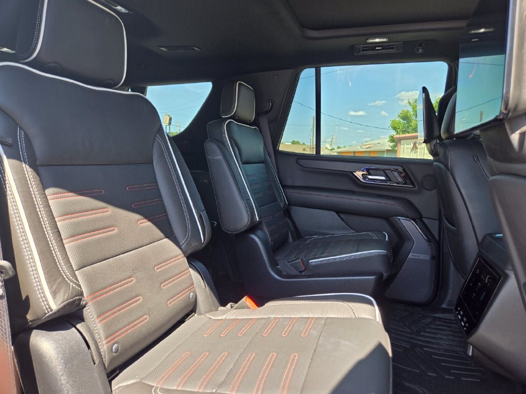 Used 2025 GMC Yukon AT4 Ultimate w/ LPO, AT4 Appearance Package AWD/4WD image 20