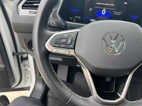 Used 2023 Volkswagen Tiguan SE w/ Panoramic Sunroof Package FWD image 17