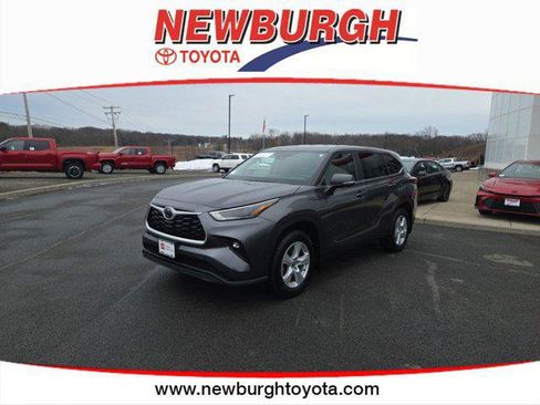 Certified 2025 Toyota Highlander LE image 1