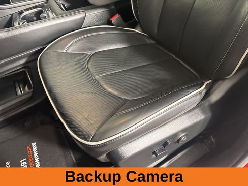 Used 2025 Chrysler Pacifica Limited FWD image 12