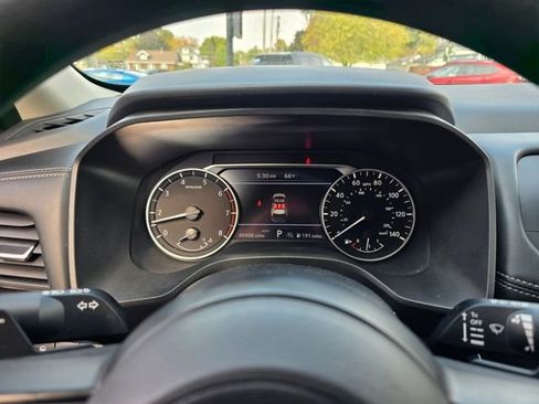 Used 2024 Nissan Rogue SV image 35