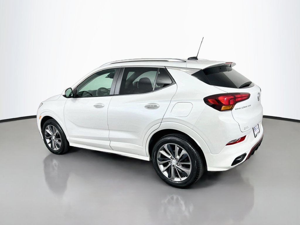 Used 2022 Buick Encore GX Select w/ Sport Touring Package FWD image 5