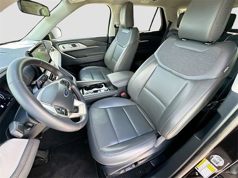 Used 2025 Ford Explorer Active w/ Active Comfort Package image 20