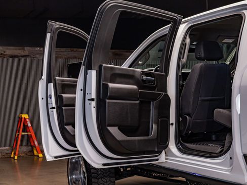 Used 2022 Chevrolet Silverado 2500 LT w/ Convenience Package image 28