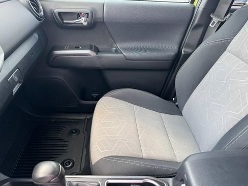 Used 2023 Toyota Tacoma TRD Sport image 14