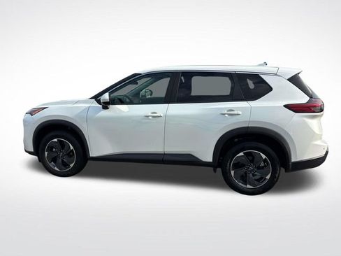 Used 2024 Nissan Rogue SV FWD image 2