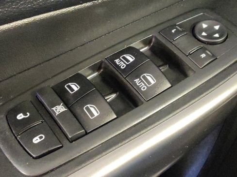 Used 2019 Jeep Cherokee Latitude Plus FWD image 27
