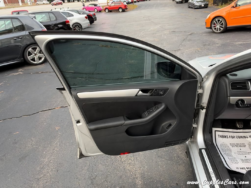 Used 2014 Volkswagen Jetta GLI FWD image 5