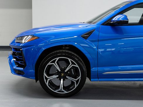 Used 2021 Lamborghini Urus image 3