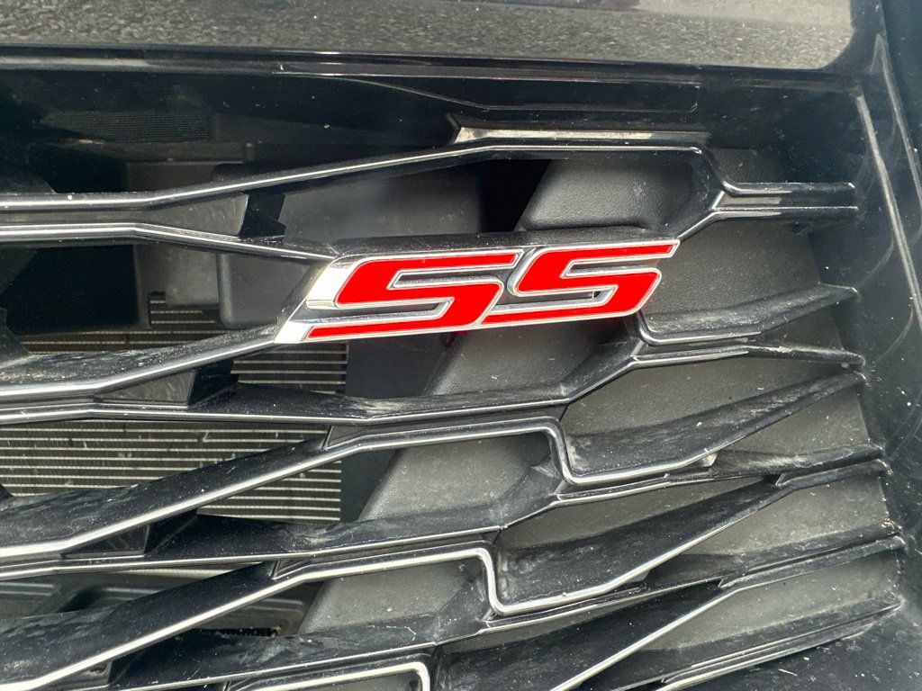Used 2017 Chevrolet Camaro SS RWD image 3