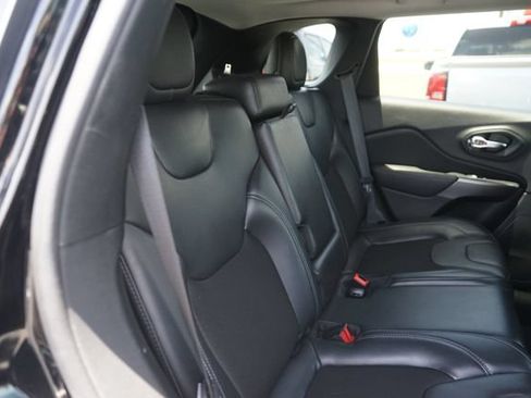 Used 2020 Jeep Cherokee Latitude Plus FWD image 17