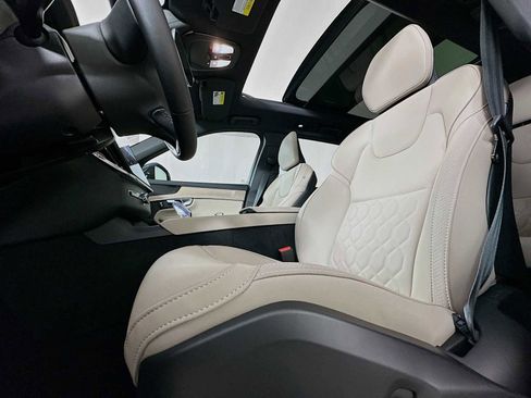 New 2025 Volvo XC90 T8 Plus w/ Protection Package Premier image 19