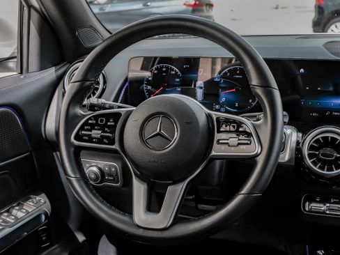 Used 2022 Mercedes-Benz GLB 250 w/ Premium Package Lite image 20