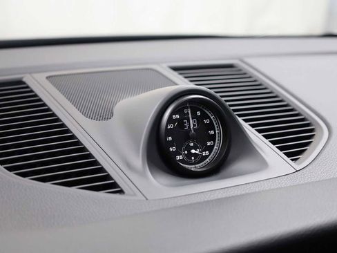 Certified 2026 Porsche Macan image 18