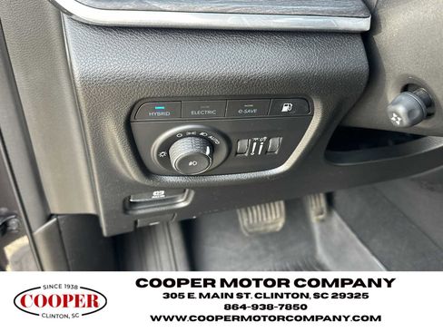 Used 2022 Jeep Grand Cherokee Overland w/ Advanced Protech Group III image 28