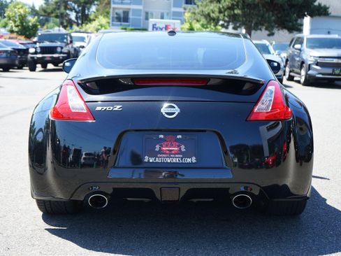 Used 2011 Nissan 370Z Touring w/ Sport Pkg RWD image 4