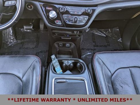 Used 2020 Chrysler Pacifica Limited image 21