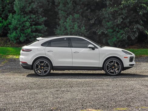 Used 2021 Porsche Cayenne Coupe AWD/4WD image 10