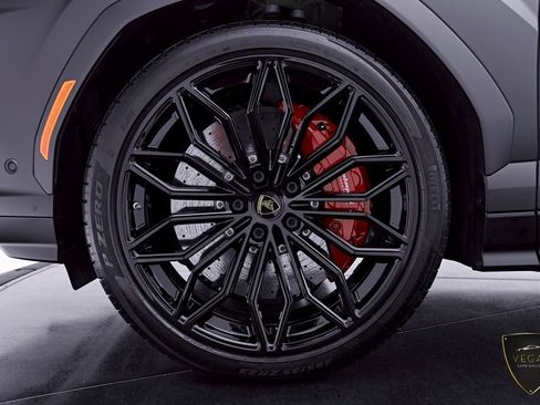 Used 2026 Lamborghini Urus SE AWD/4WD image 3