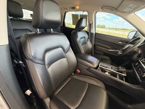 Used 2023 Nissan Pathfinder SL AWD/4WD image 38