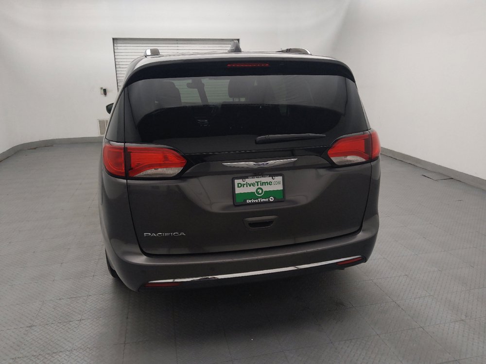 Used 2020 Chrysler Pacifica Touring-L FWD image 6