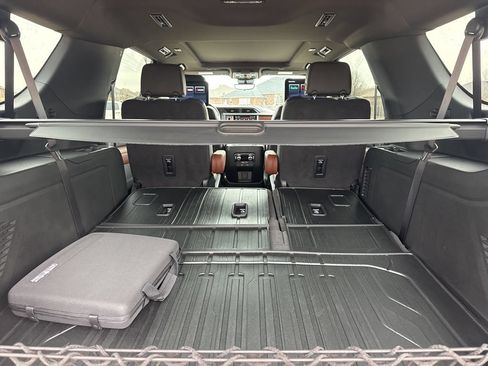 Used 2024 GMC Yukon XL Denali Ultimate w/ LPO, Illumination Package AWD/4WD image 42