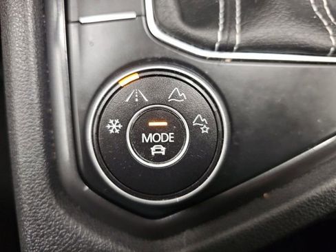 Used 2022 Volkswagen Tiguan SE image 23