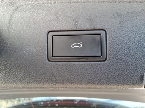 Used 2024 Volkswagen Atlas SE image 10