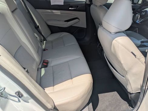 Used 2024 Nissan Altima 2.5 SL FWD image 29