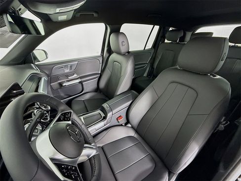Used 2025 Mercedes-Benz GLB 250 4MATIC image 19
