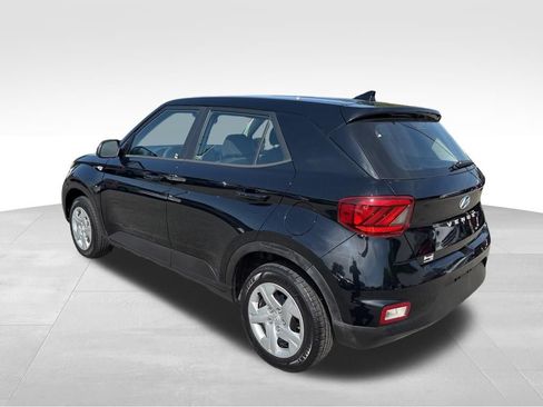 Used 2020 Hyundai Venue SE FWD image 3