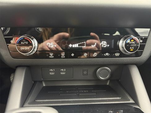 New 2025 Mitsubishi Outlander SE image 26