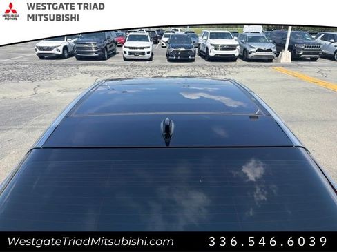 Used 2022 Toyota Camry XSE FWD image 10