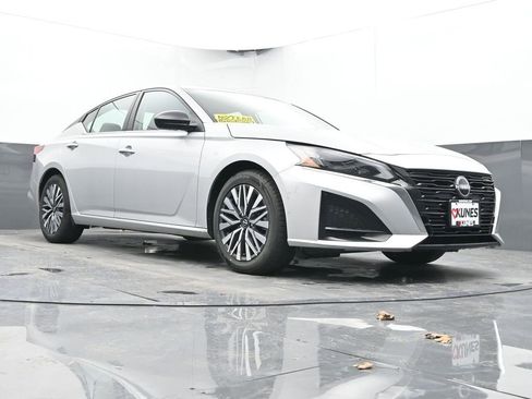 Used 2024 Nissan Altima 2.5 SV image 36