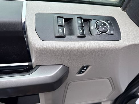 Used 2020 Ford F150 XLT image 11