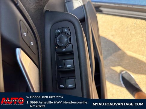 Used 2024 GMC Terrain SLE FWD image 10