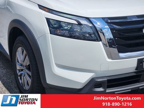 Used 2025 Nissan Pathfinder SV AWD/4WD image 10