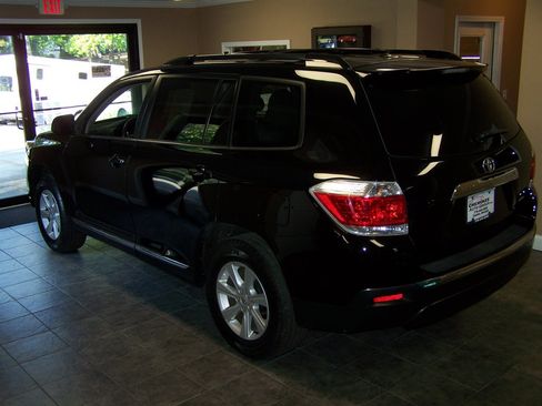 Used 2012 Toyota Highlander SE w/ Tow Pkg AWD/4WD image 14