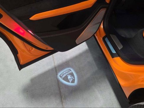 Used 2022 Lamborghini Urus image 16