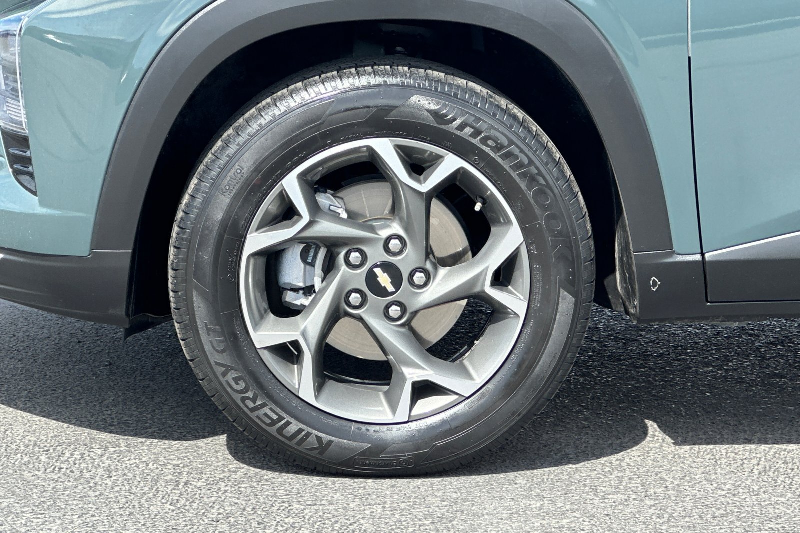Used 2025 Chevrolet Trax LT FWD image 25