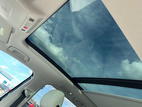 Used 2019 Volkswagen Tiguan SEL Premium w/ 3rd Row Seat Package image 24