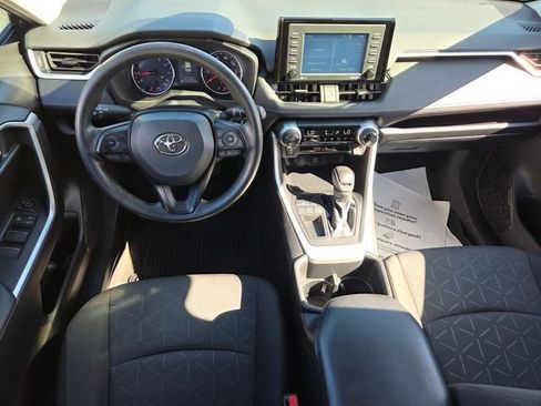 Used 2022 Toyota RAV4 XLE FWD image 8
