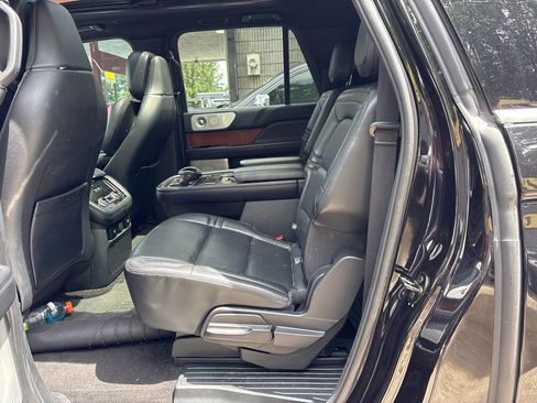 Used 2015 Toyota Avalon XLE FWD image 16