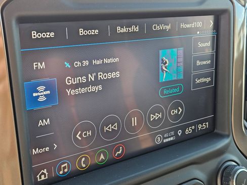 Used 2022 Chevrolet Silverado 1500 High Country w/ Technology Package image 23