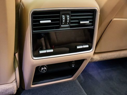 Certified 2023 Porsche Cayenne Platinum Edition image 18